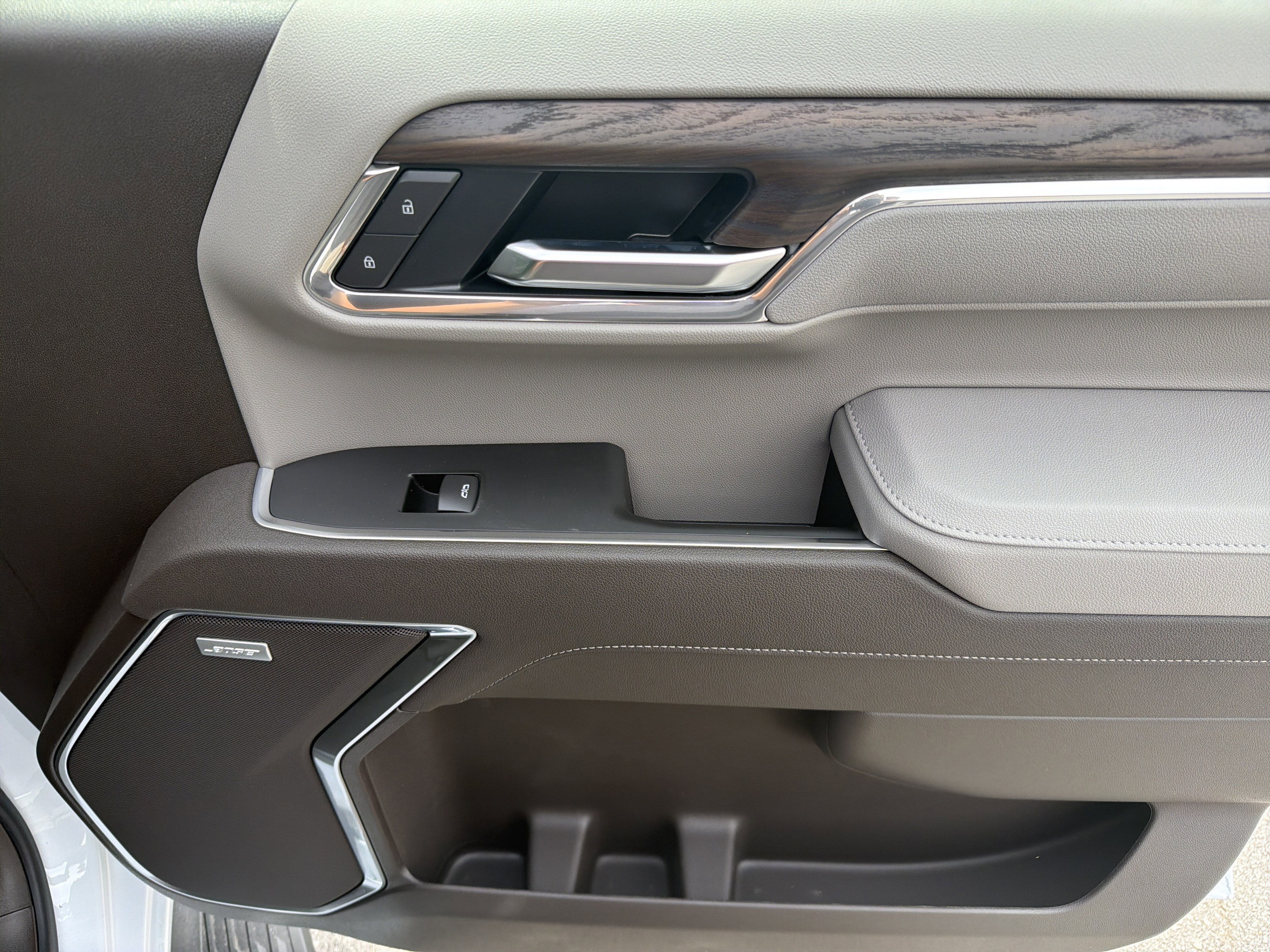 2026 GMC Sierra 1500 SLT - Photo 14