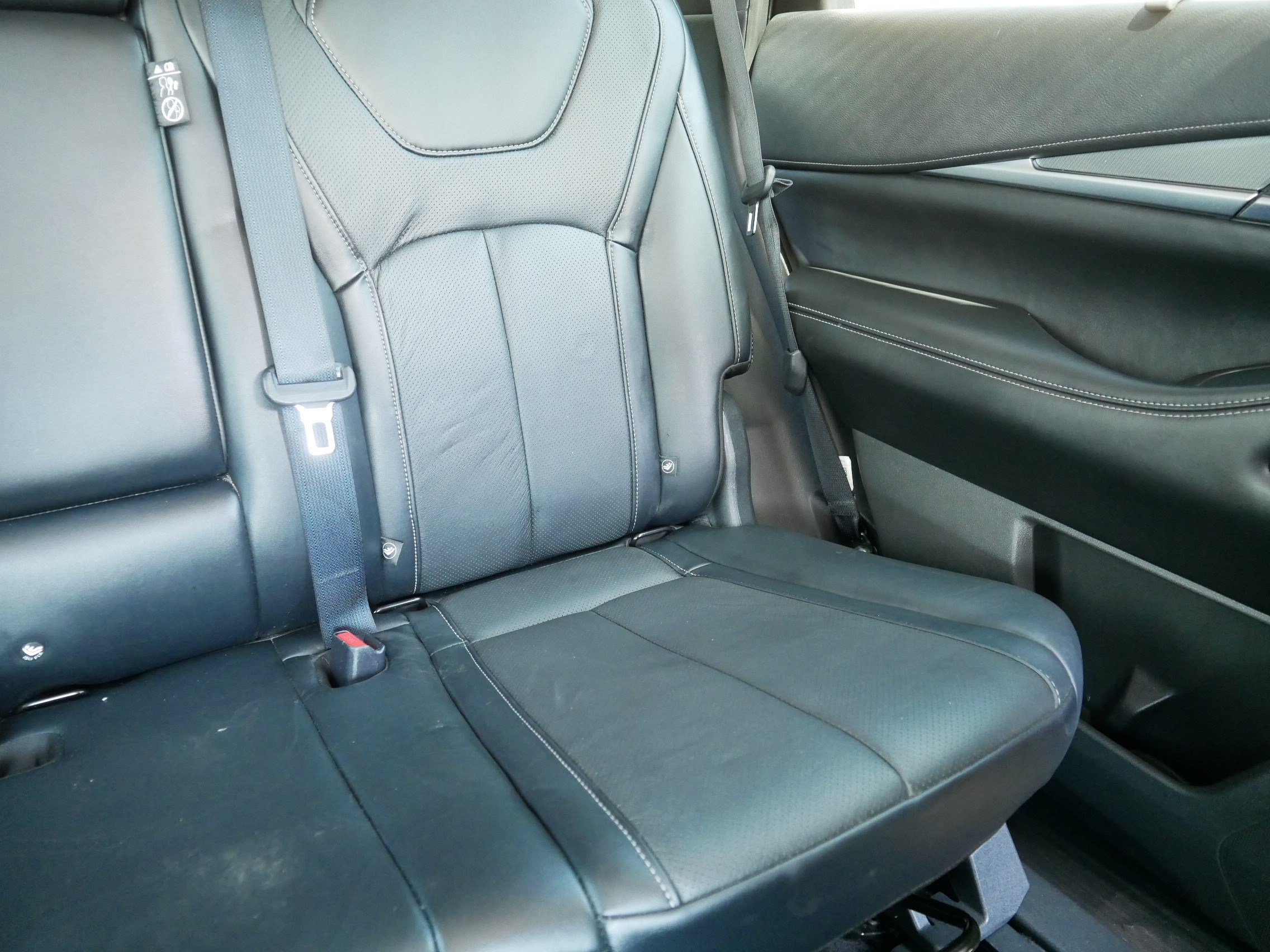 Used 2023 Majestic White INFINITI LUXE image 14