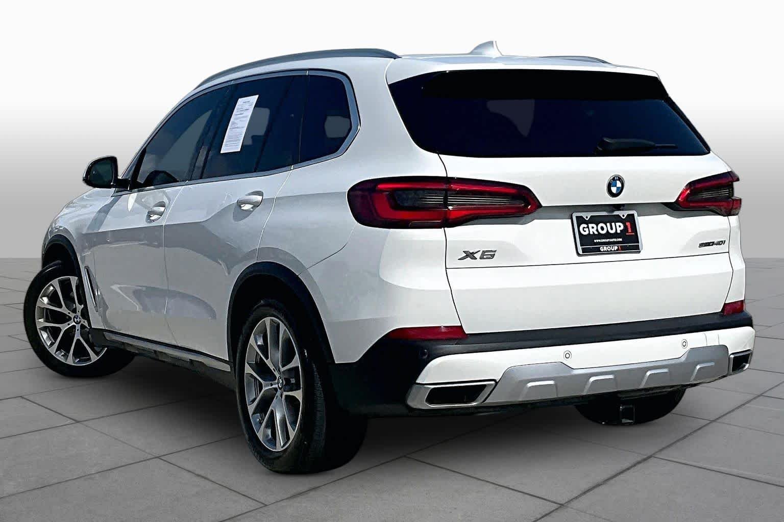 Used 2020 Alpine White BMW sDrive40i image 11