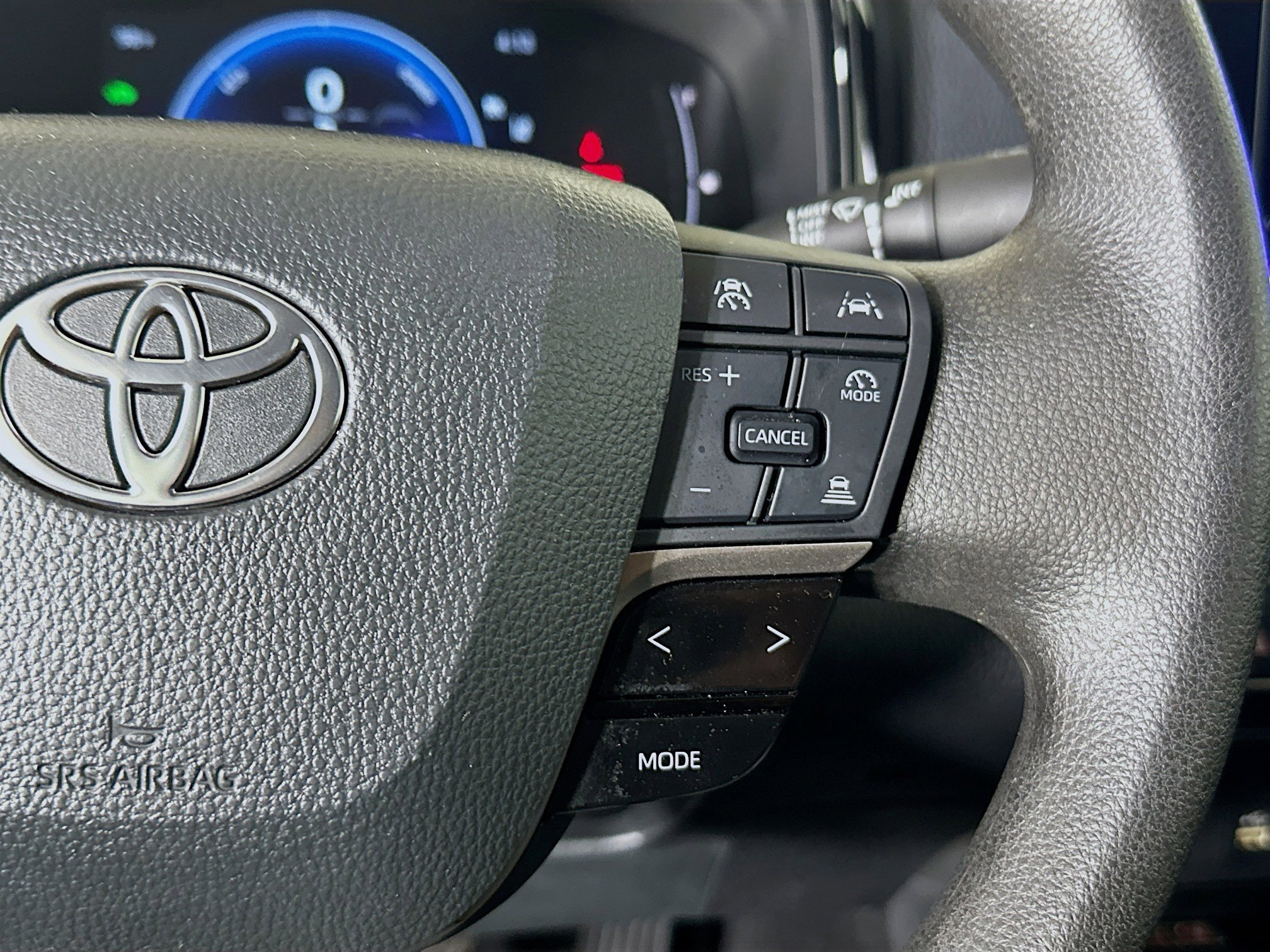 Used 2025 Underground Toyota LE image 17