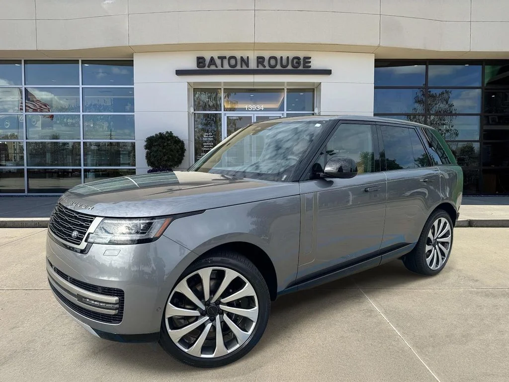New 2026 Eiger Grey Land Rover SE image 1