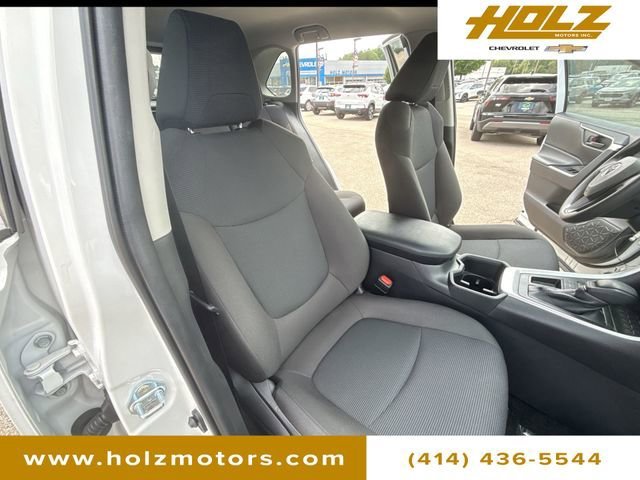 Used 2025 White Toyota LE image 25