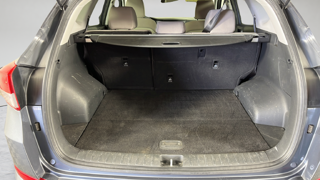 Used 2016 Grey Hyundai SE image 34