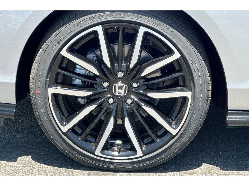 New 2026 Solar Silver Metallic Honda Touring image 33