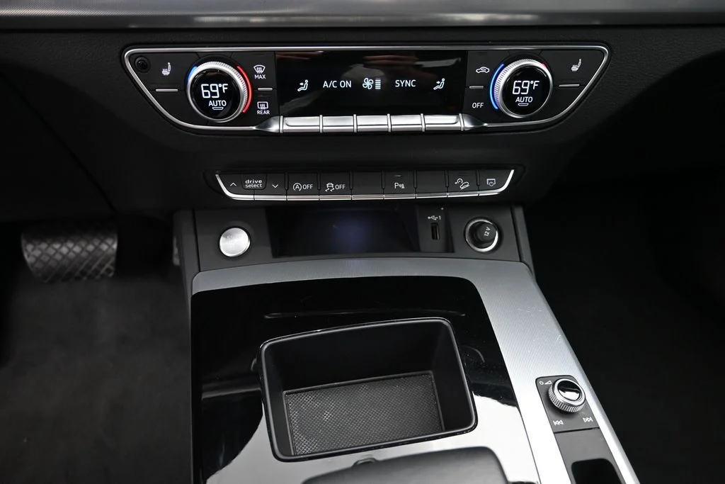Used 2025 White Audi 45 S line Premium image 13