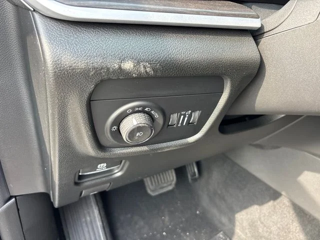 New 2026 Silver Zynith Exterior Paint Jeep Limited image 18