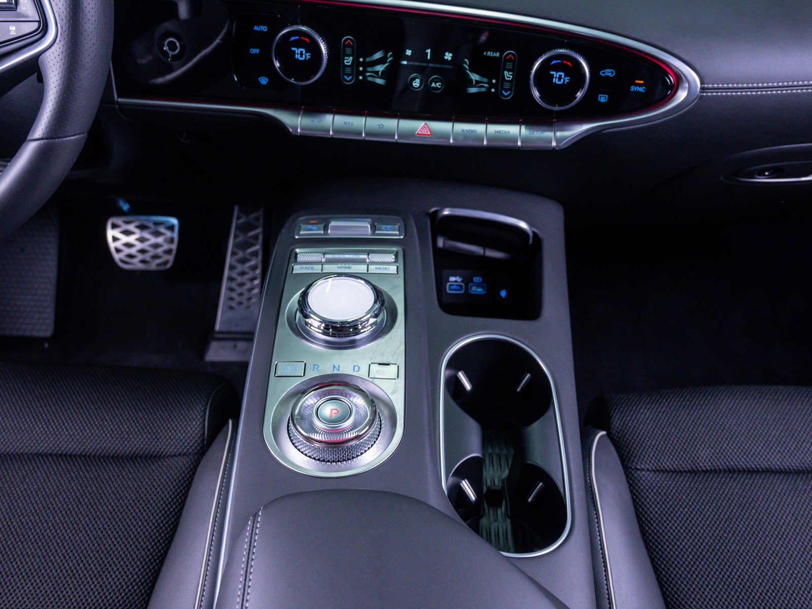 Certified Used 2025 Uyuni White Genesis 2.5T Sport Prestige image 29