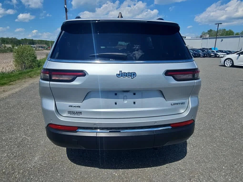 Used 2023 Silver Zynith Jeep Limited image 6