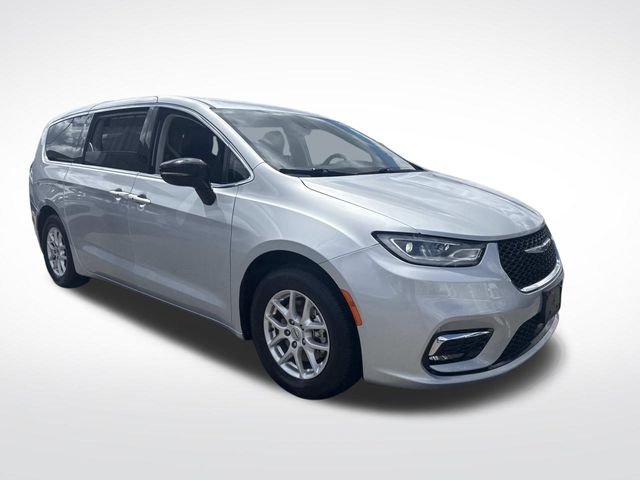 Used 2024 Silver Mist Clearcoat Chrysler Touring L image 10