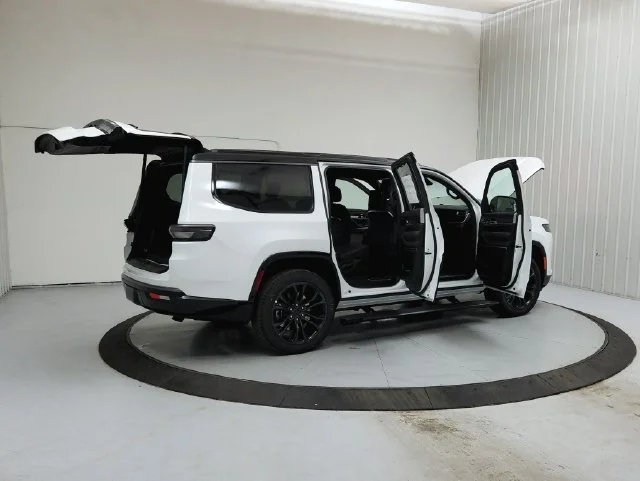 2026 Jeep Grand Wagoneer Summit Obsidian - Photo 16