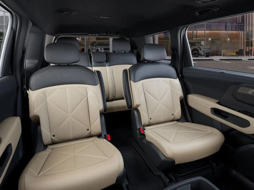 New 2027 Glacial White Pearl Kia EX image 16