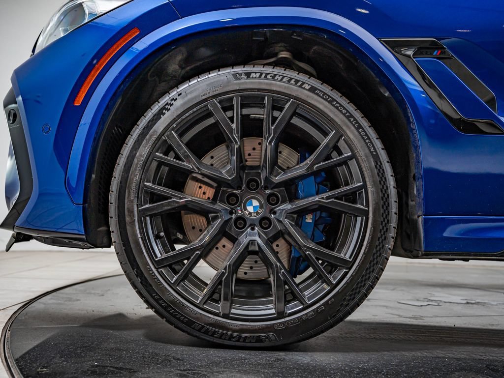 Used 2020 Marina Bay Blue Metallic BMW Competition image 10