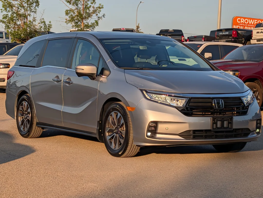 Certified Used 2022 Grey Honda EX-L NAV - - FWD - Power Sliding Doors & Liftgate - Sunroof - Leather - Heated Seats & More! image 2