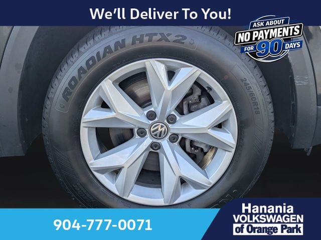 Used 2018 Black Volkswagen 2.0T SE w/Technology image 11