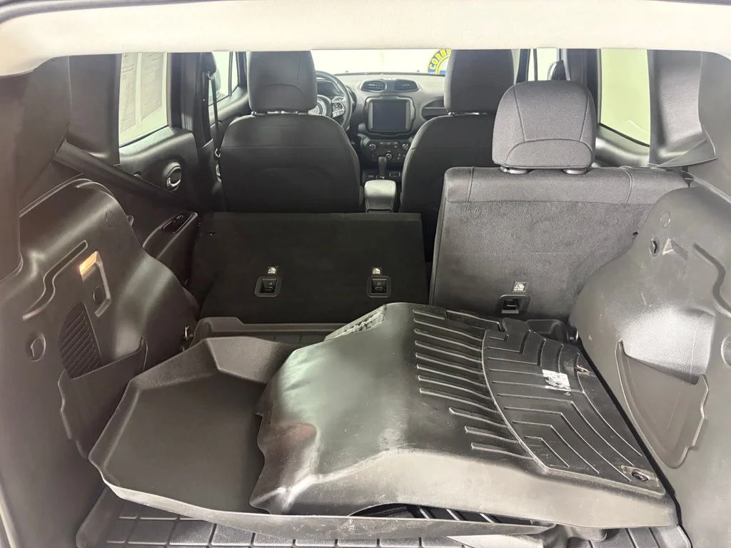 Used 2022 Black Jeep Latitude image 21