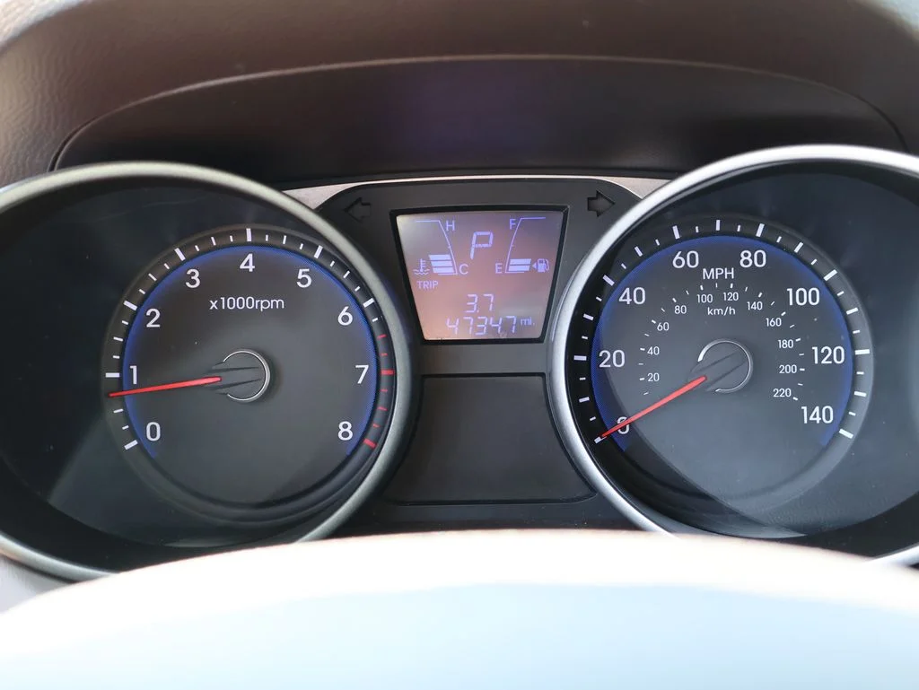 Used 2013 Garnet Red Hyundai GLS image 27