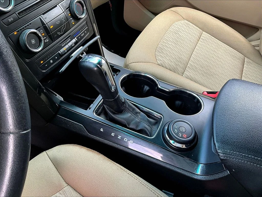 Used 2016 Red Ford Base image 18