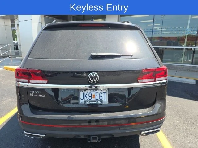 Used 2022 Deep Black Pearl Effect Volkswagen 3.6L V6 SE w/Technology image 5