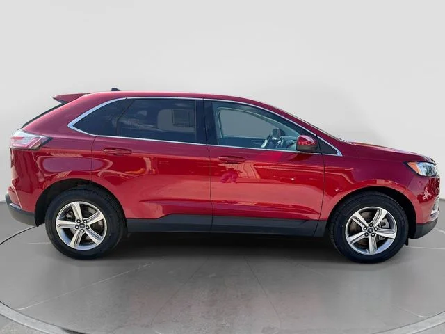Used 2022 Red Ford SEL image 7