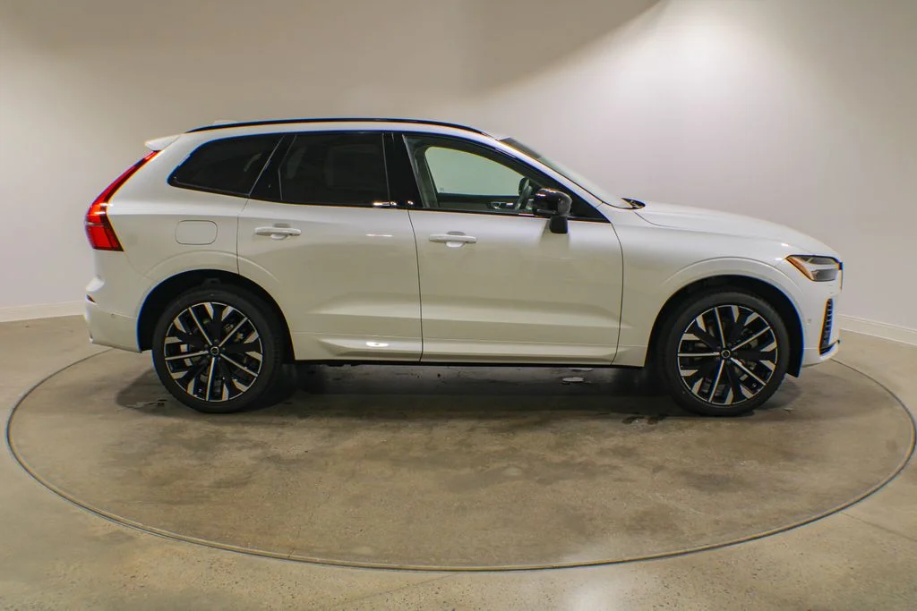 New 2026 Crystal White Volvo T8 Ultra image 6