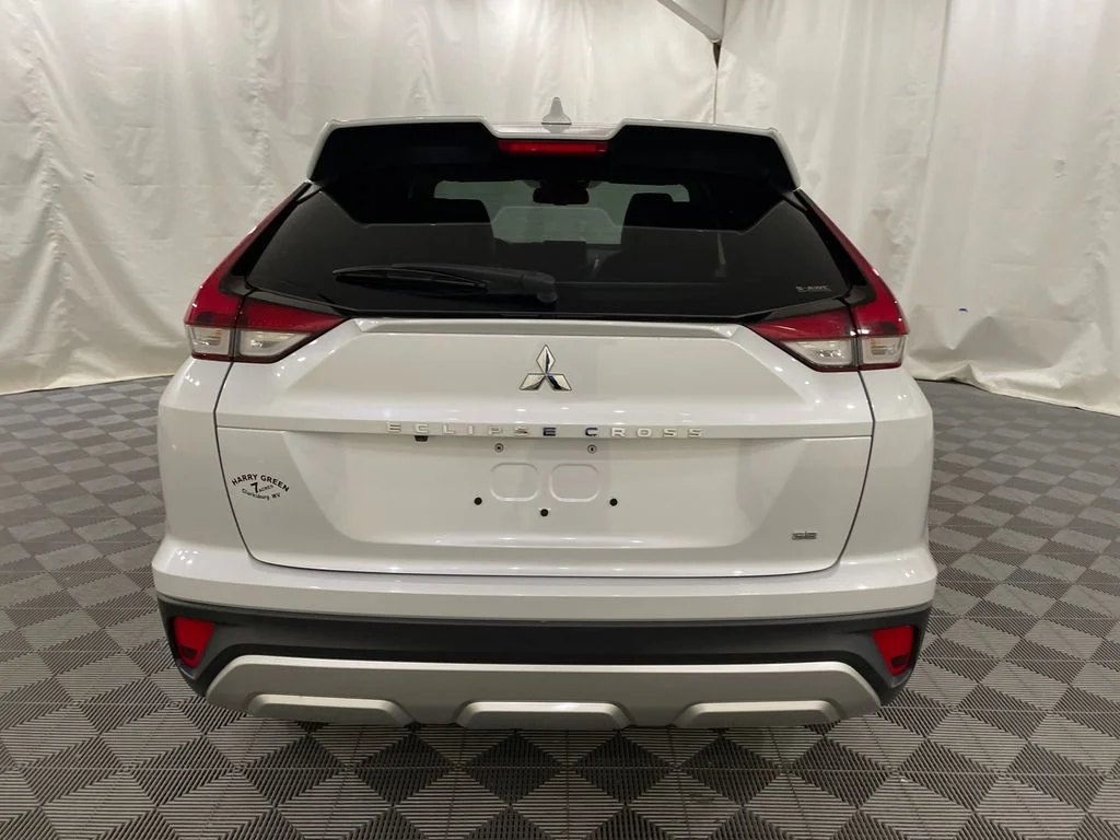 Used 2024 White Diamond Mitsubishi SE image 6