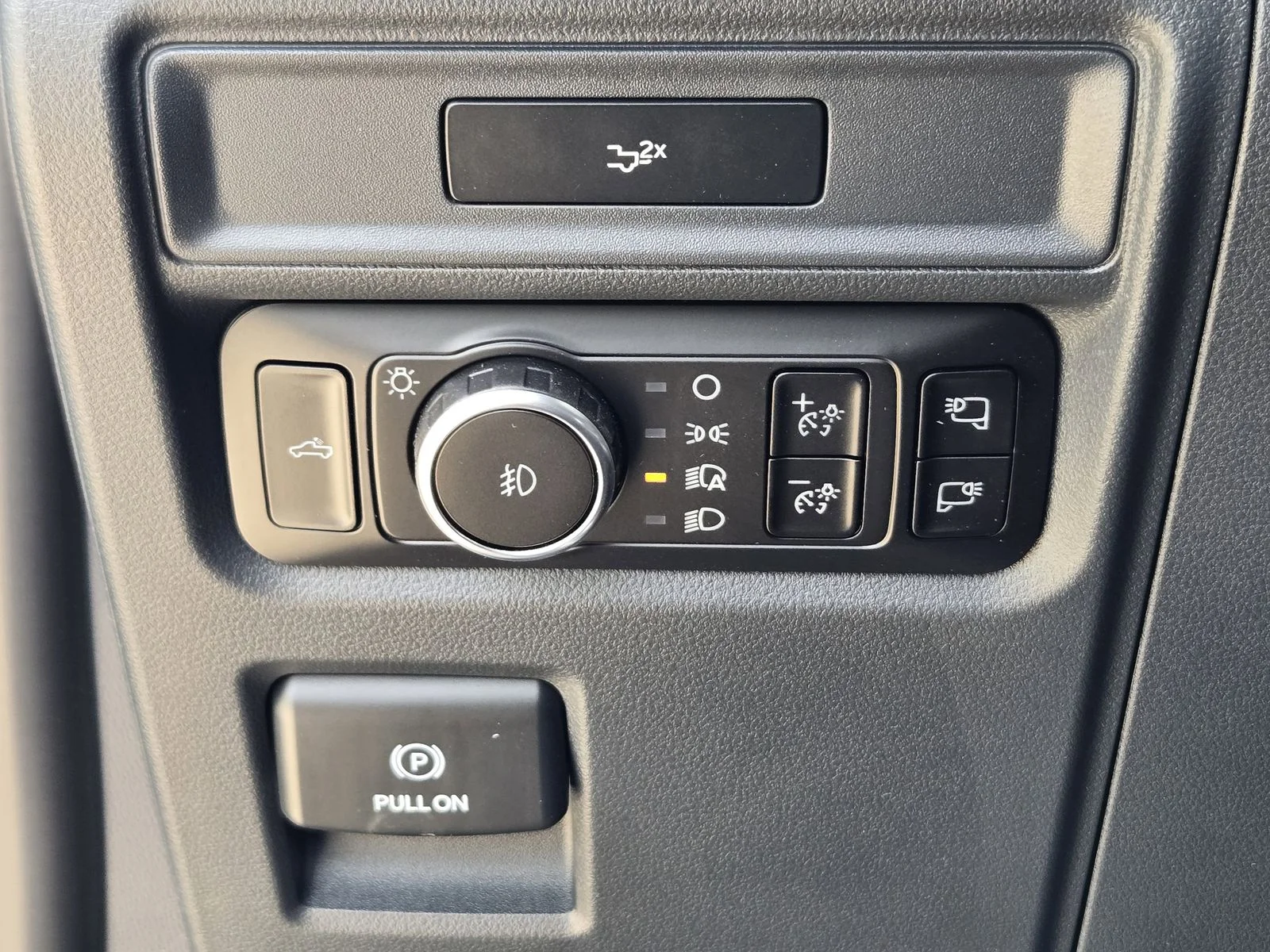 New 2026 Agate Black Metallic Ford XLT image 16