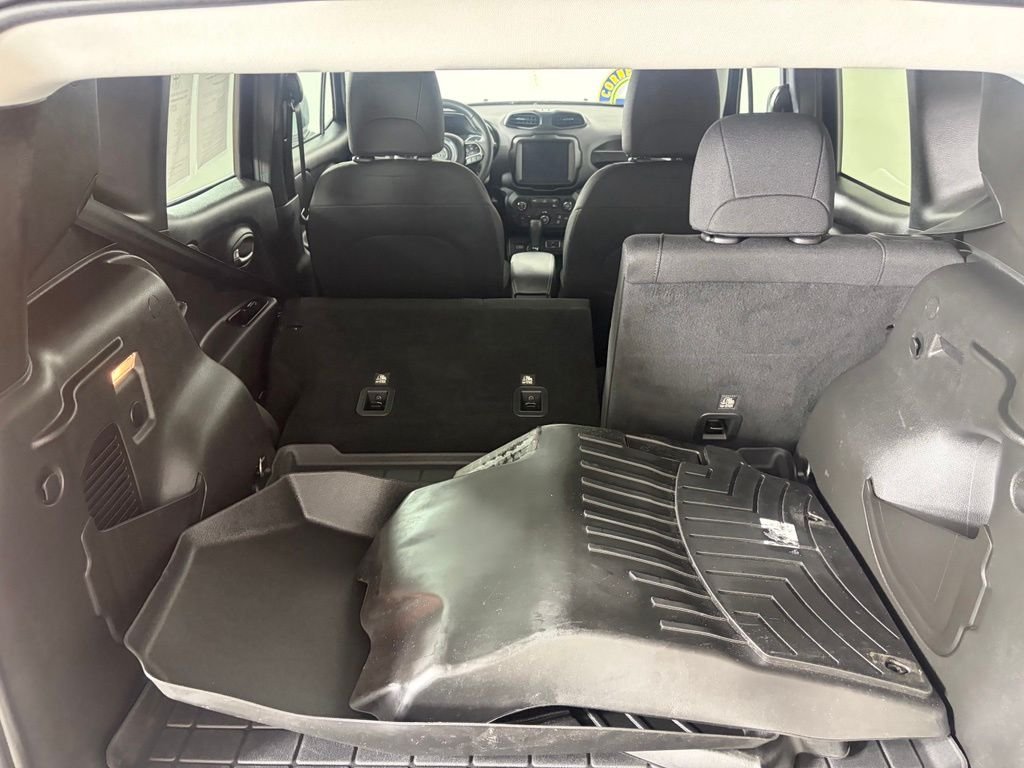 Used 2022 Black Jeep Latitude image 21