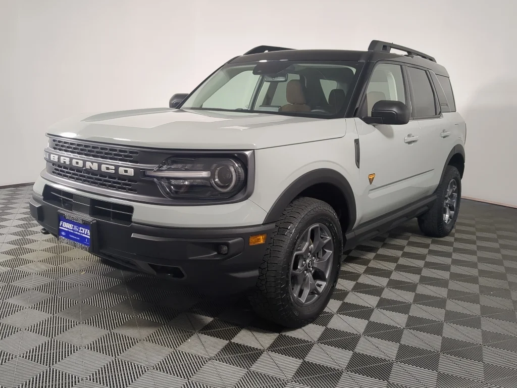 Used 2023 CACTUS GRAY Ford Badlands image 4