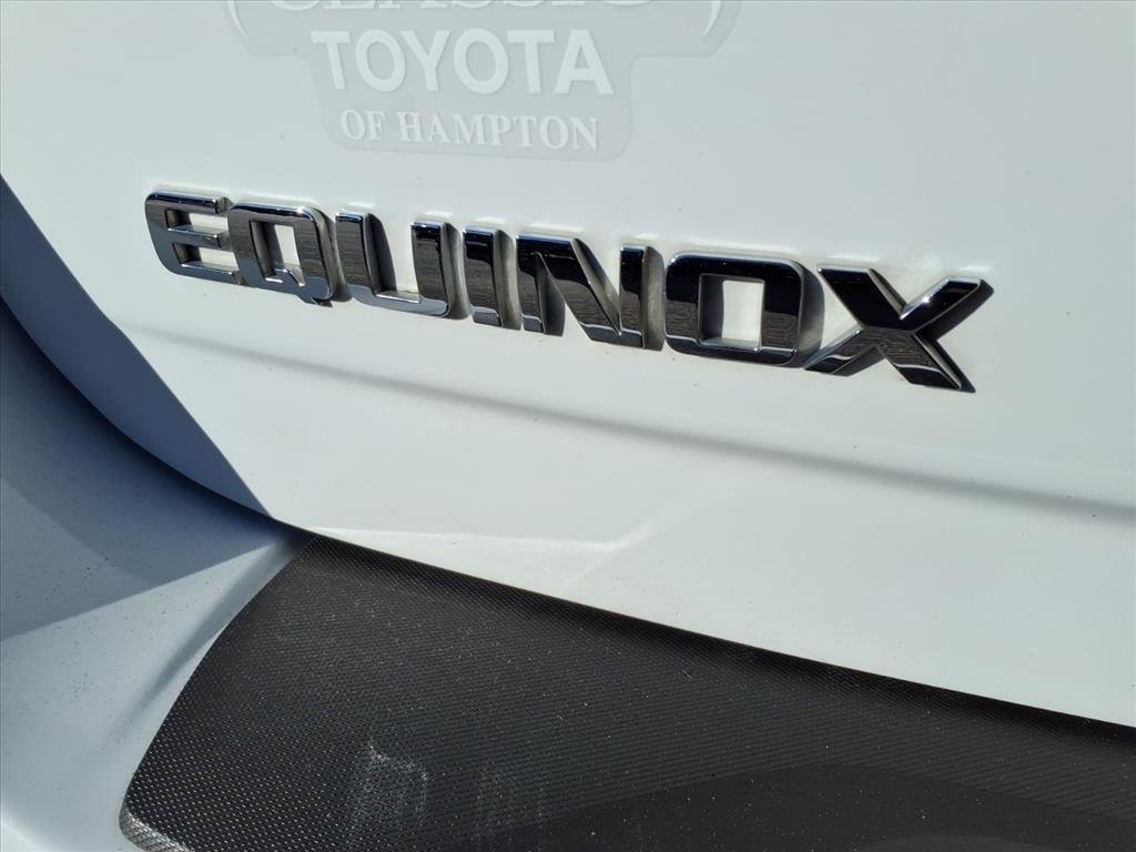 Used 2017 Summit White Chevrolet LS image 23