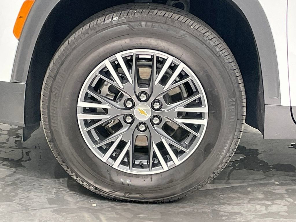 Used 2025 Summit White Chevrolet LT image 17