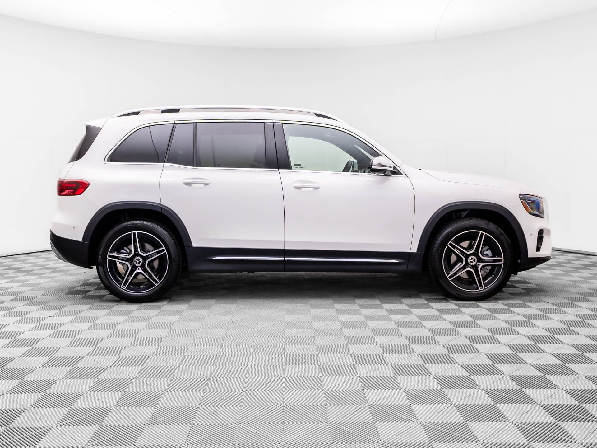 New 2026 White Mercedes-Benz GLB 250 image 6