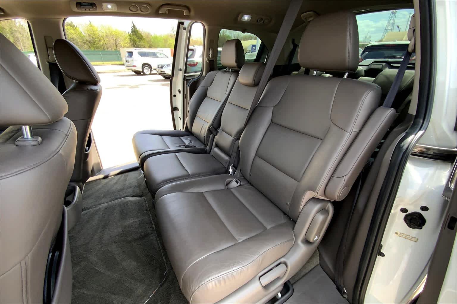 Used 2014 White Diamond Pearl Honda Touring image 21