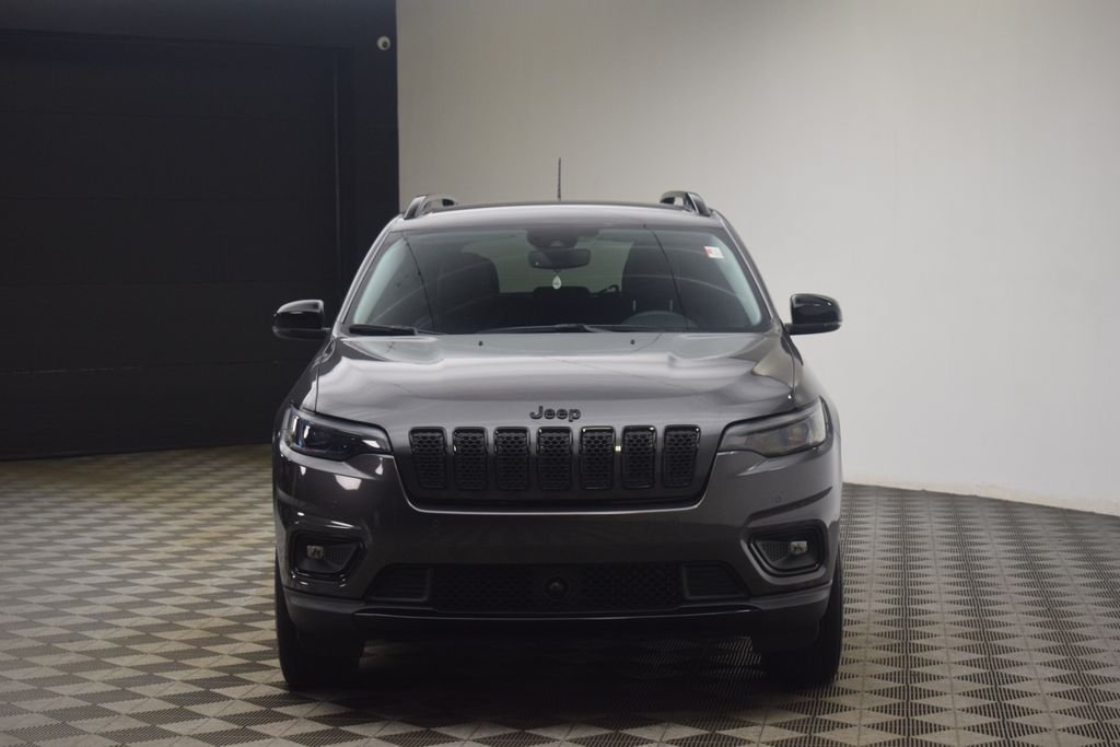 Used 2023 Gray Jeep Altitude image 13