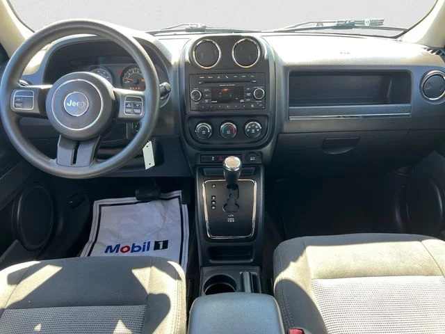 Used 2015 Black Jeep Altitude image 10