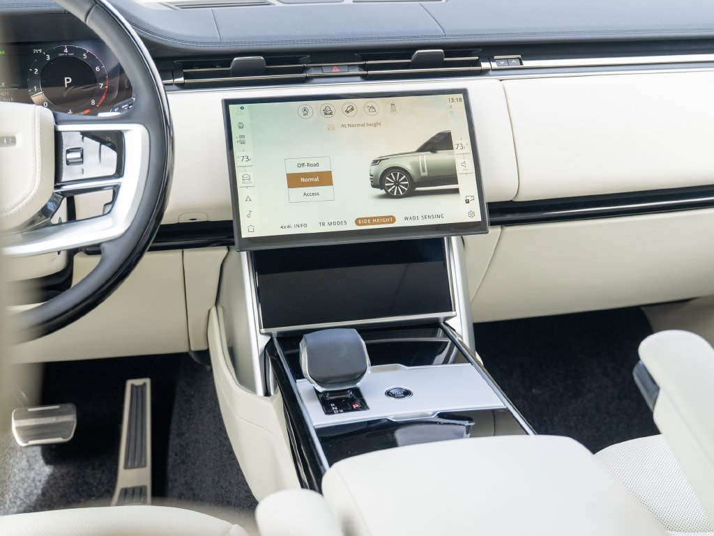 New 2026 Santorini Black Land Rover SE image 20