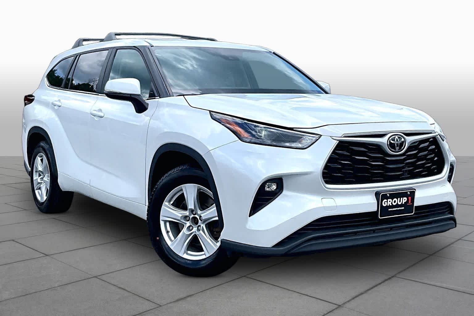 Used 2023 Wind Chill Pearl Toyota LE image 3