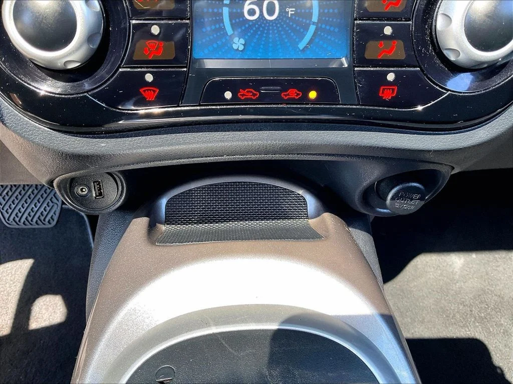 Used 2016 White Nissan SV image 12