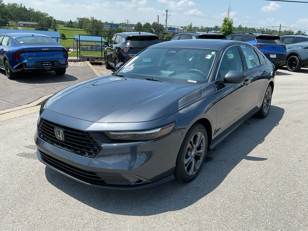 Used 2023 Meteorite Gray Metallic Honda EX image 4