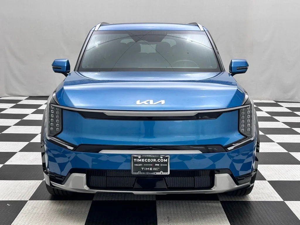 Used 2024 Blue Kia Land image 3