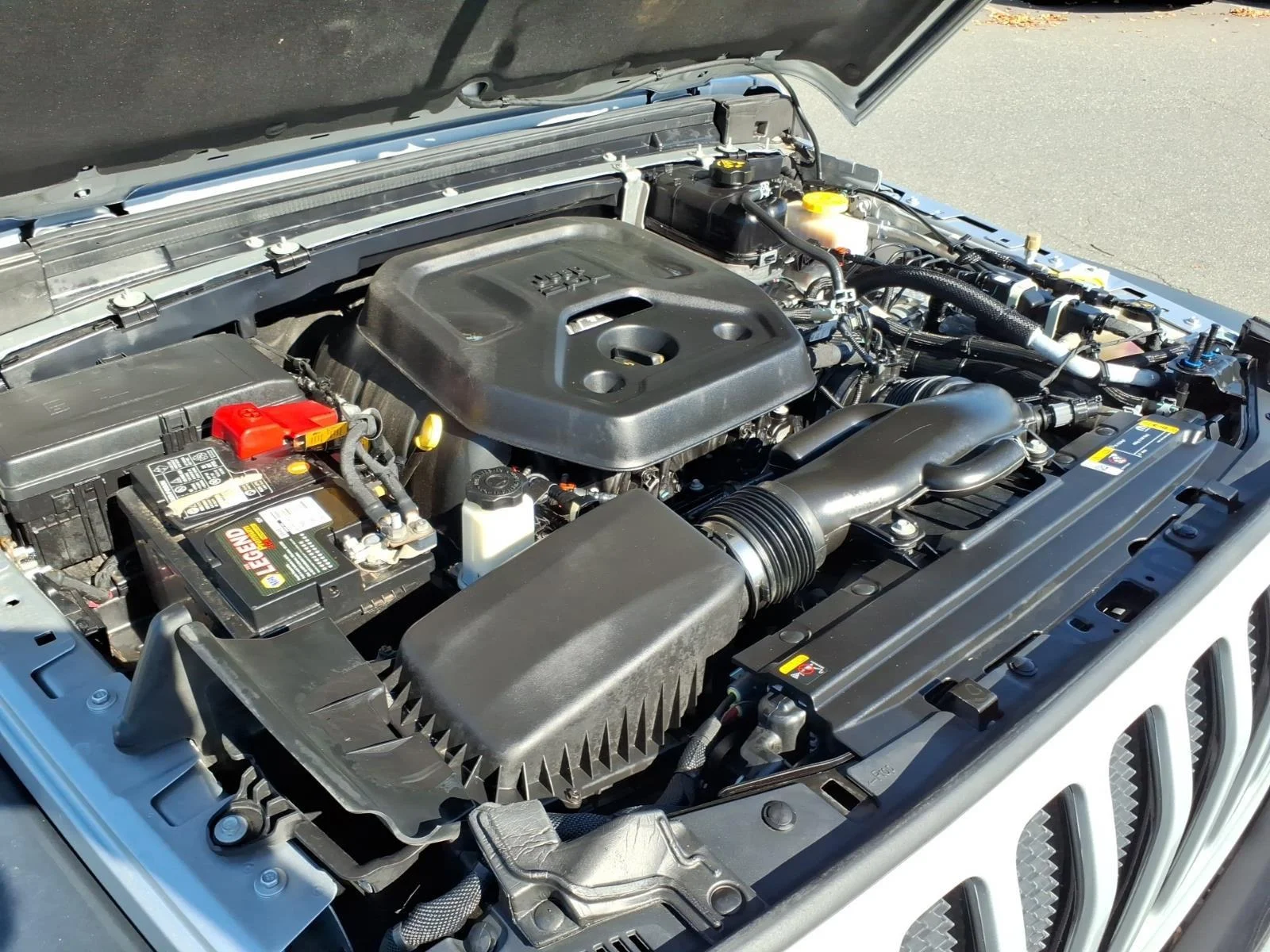 Used 2023 Silver Zynith Clearcoat Jeep Sport Altitude image 30