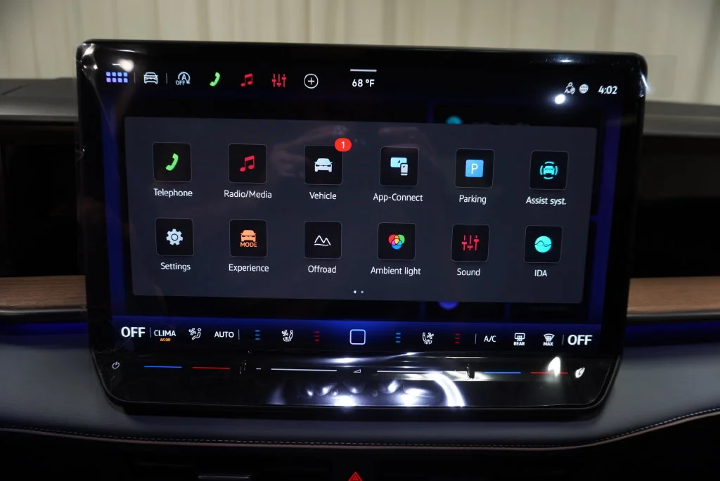 New 2027 Deep Black Volkswagen SE w/Technology image 15