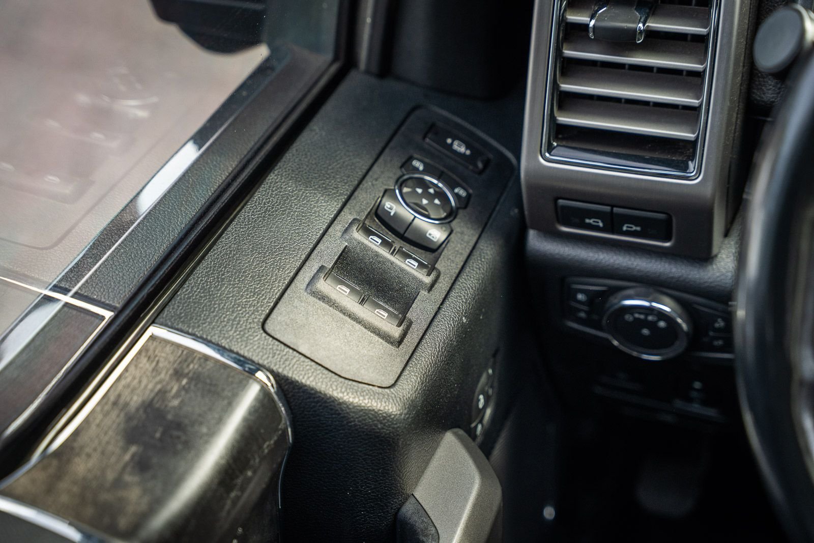 Used 2019 Black Ford Platinum image 34
