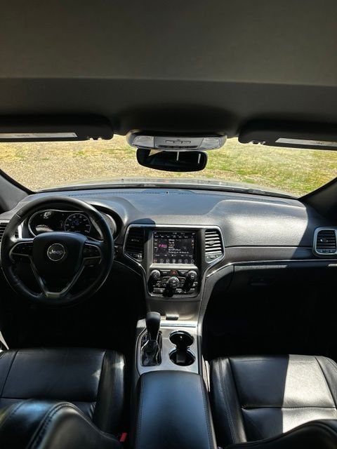 Used 2018 Billet Silver Metallic Clearcoat Jeep Limited image 24