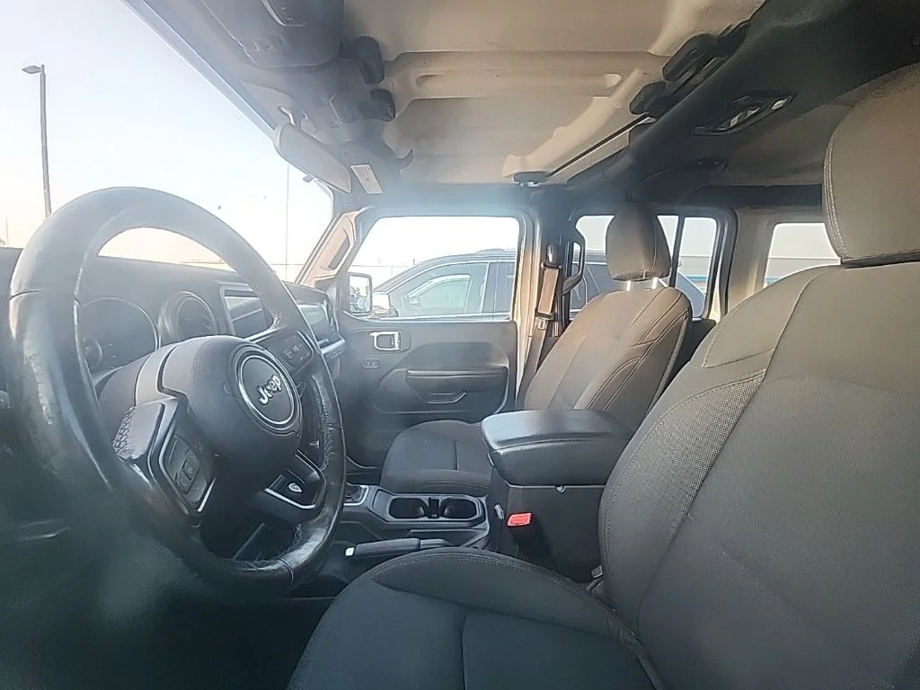 Used 2020 Silver Jeep Unlimited Sport S image 3