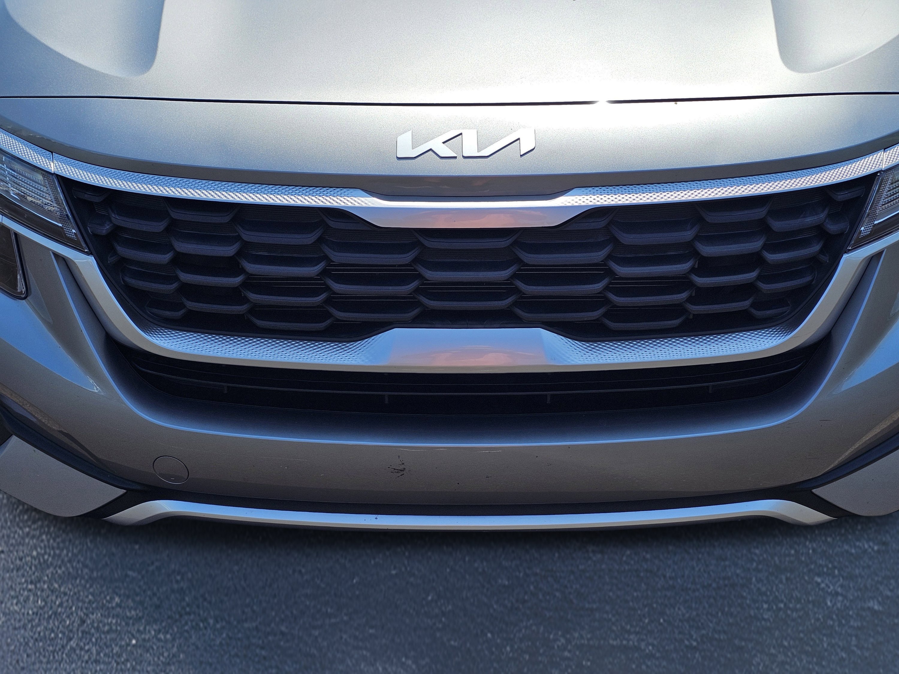 Used 2023 Steel Gray Kia LX image 3