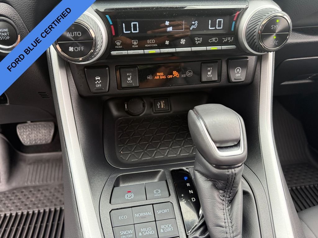 Used 2025 Beige Toyota XLE Premium image 19