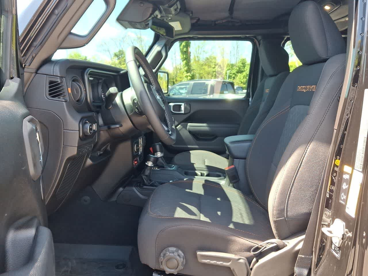 Certified Used 2025 Black Clearcoat Jeep Mojave image 17