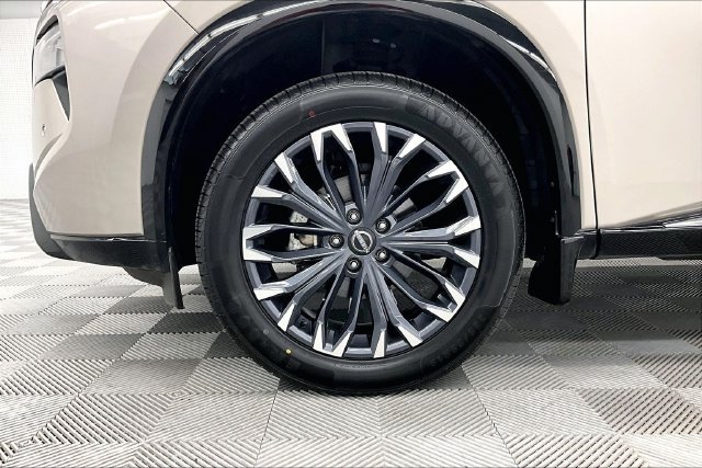 Used 2024 Champagne Silver Metallic Nissan Platinum image 10