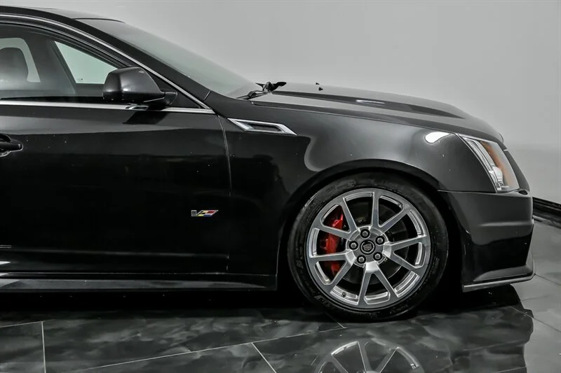 Used 2013 Black Diamond Tricoat Cadillac  image 12