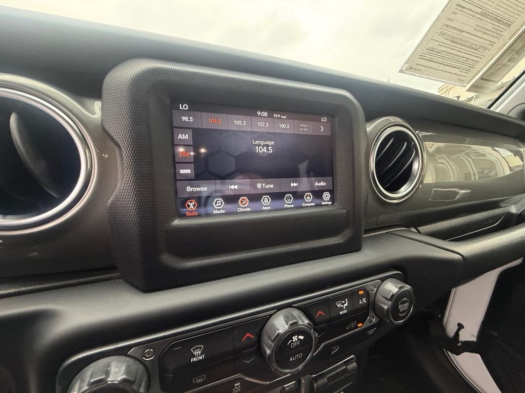 Used 2019 White Jeep Unlimited Sahara image 21